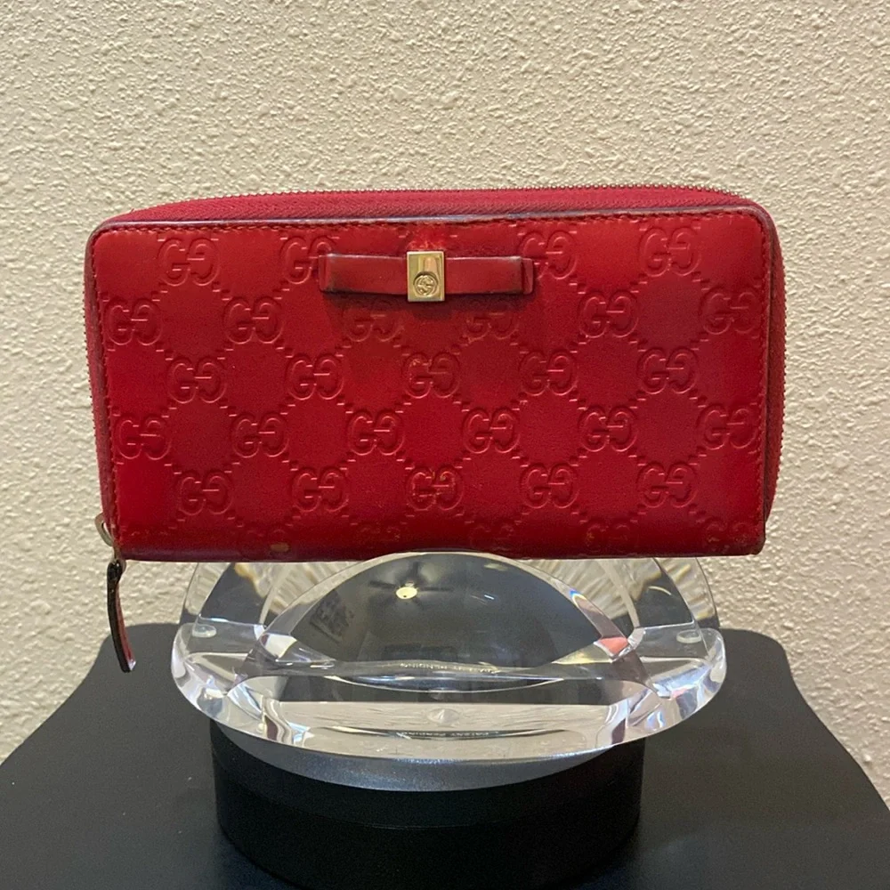 Beautiful red Gucci Guccissima bow zip wallet. β€οΈ - Picture 1 of 12
